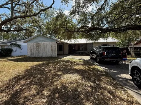 214 W 109th Avenue Tampa FL 33612