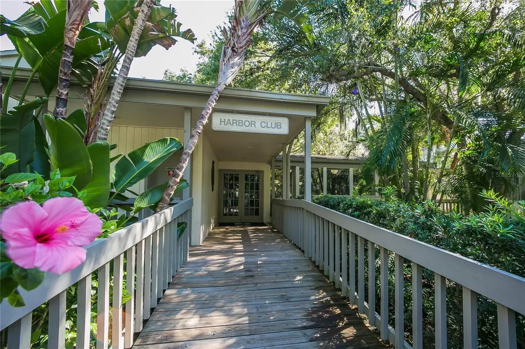 1717 Pelican Cove Road Sarasota FL 34231