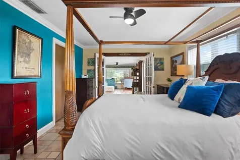 1699 Alcazar Way S St Petersburg FL 33712