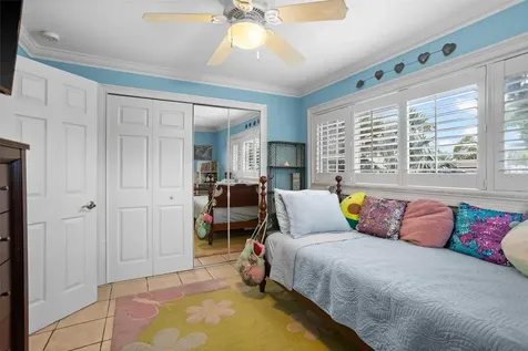 1699 Alcazar Way S St Petersburg FL 33712