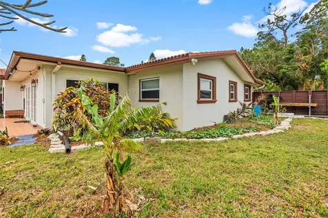 1699 Alcazar Way S St Petersburg FL 33712