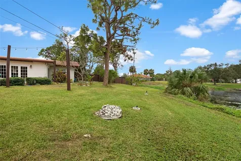 1699 Alcazar Way S St Petersburg FL 33712