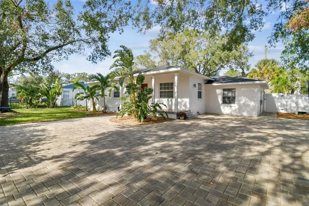 3620 W Tampa Circle Tampa FL 33629