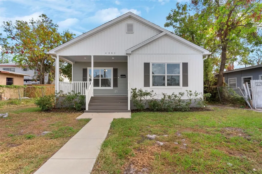 4352 9th Avenue S St Petersburg FL 33711