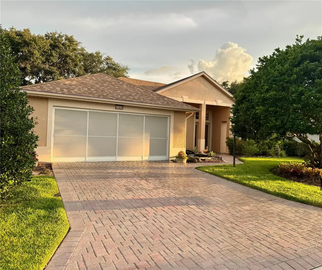 21630 King Henry Avenue Leesburg FL 34748
