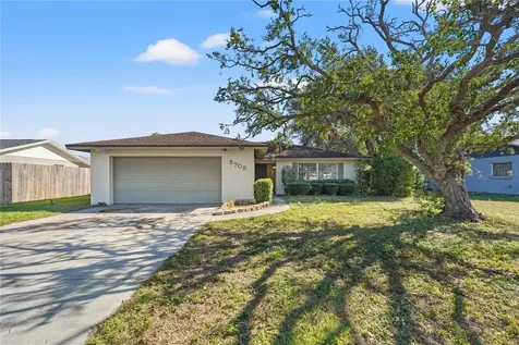 5709 Whistlewood Circle Sarasota FL 34232