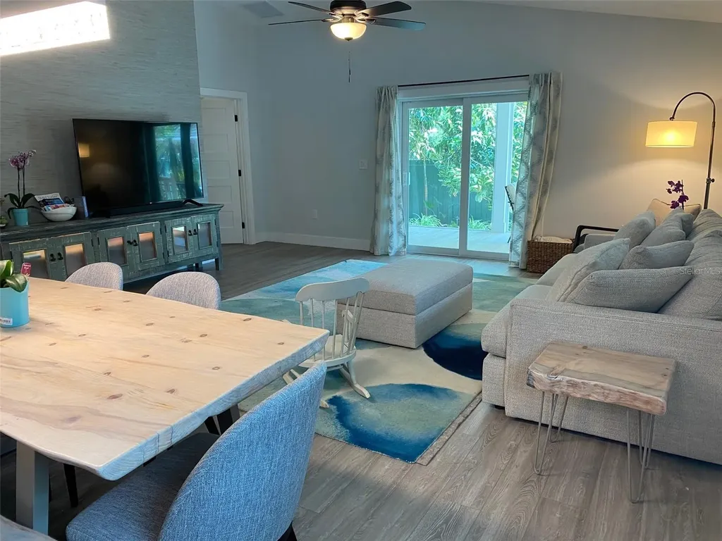 2933 Maiden Lane Sarasota FL 34231