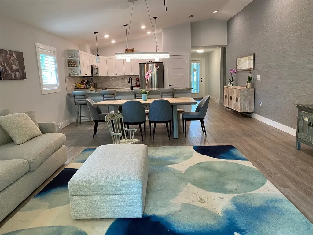 2933 Maiden Lane Sarasota FL 34231