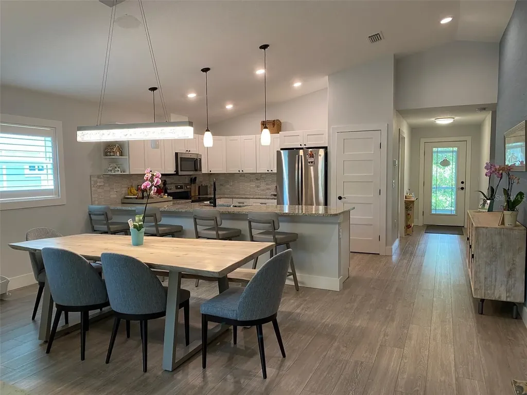 2933 Maiden Lane Sarasota FL 34231
