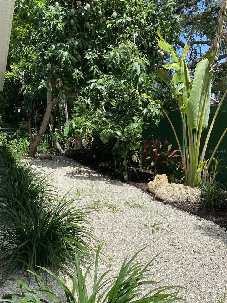 2933 Maiden Lane Sarasota FL 34231