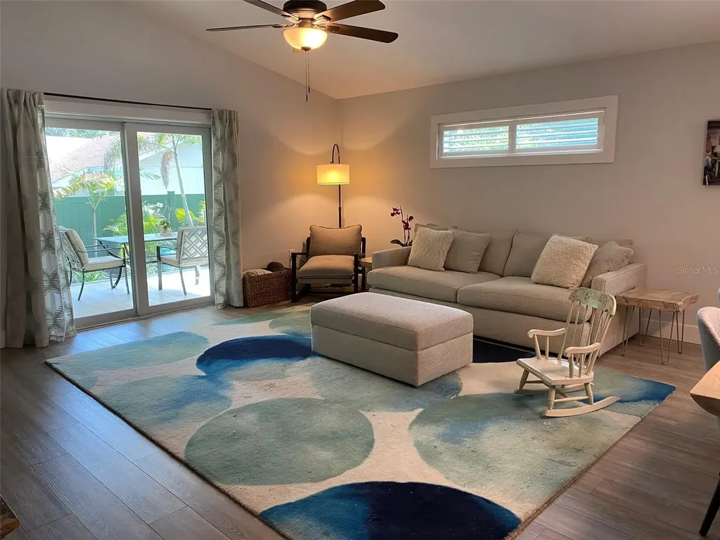 2933 Maiden Lane Sarasota FL 34231