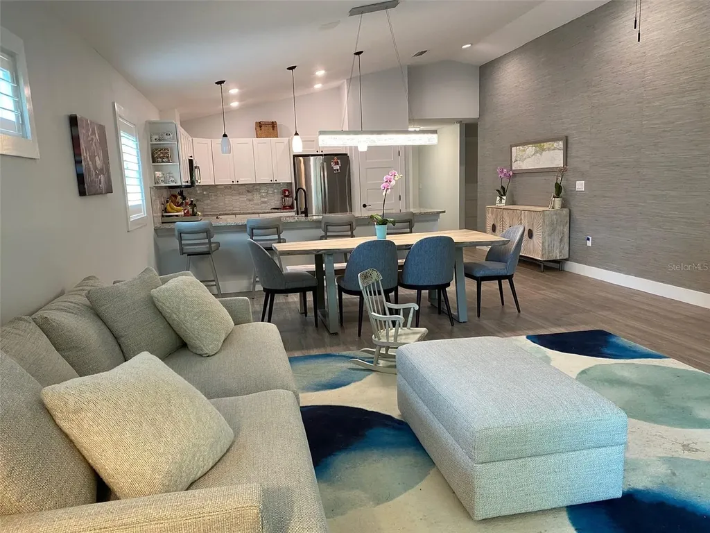 2933 Maiden Lane Sarasota FL 34231
