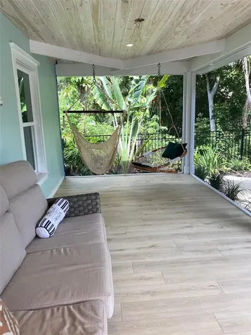 2933 Maiden Lane Sarasota FL 34231
