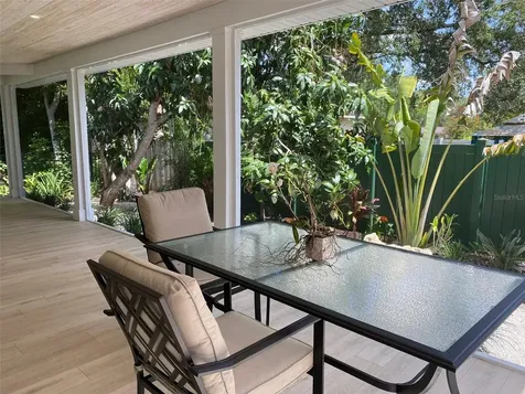 2933 Maiden Lane Sarasota FL 34231