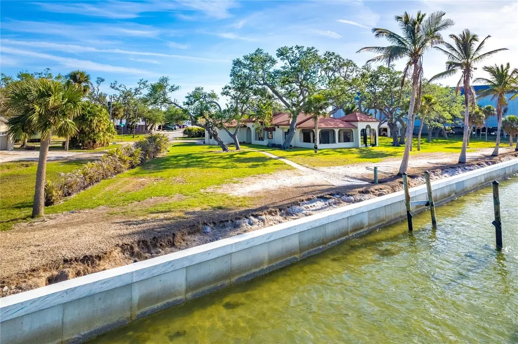 99 W Riverview Avenue Englewood FL 34223