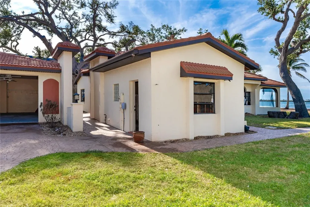 99 W Riverview Avenue Englewood FL 34223