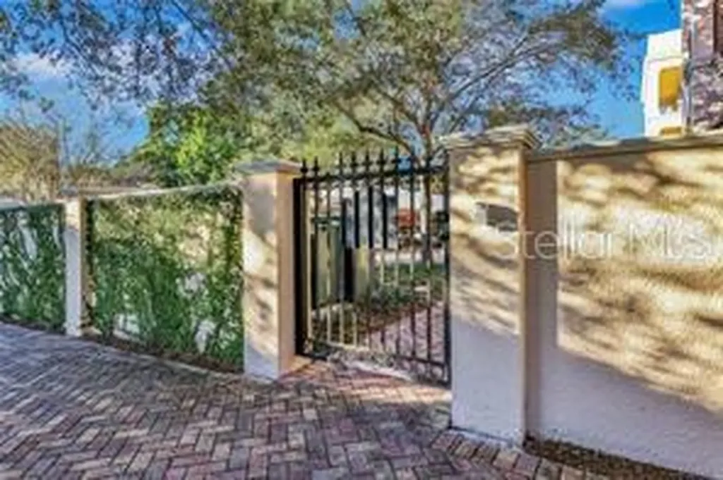 445 N Orange Avenue Sarasota FL 34236