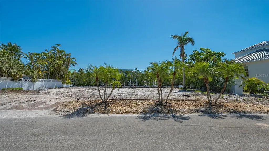 592 Juan Anasco Drive Longboat Key FL 34228