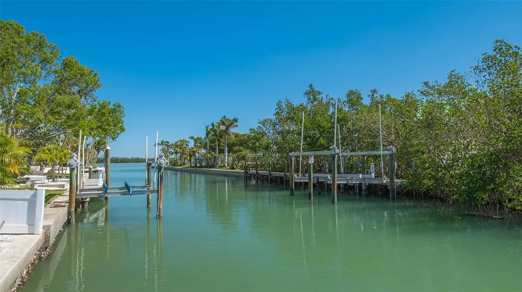 592 Juan Anasco Drive Longboat Key FL 34228