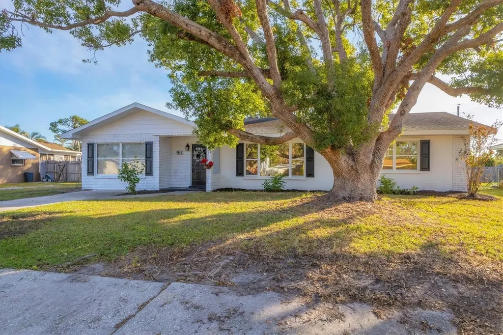 911 42nd Street W Bradenton FL 34205
