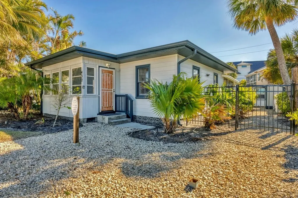 432 Avenida De Mayo Sarasota FL 34242