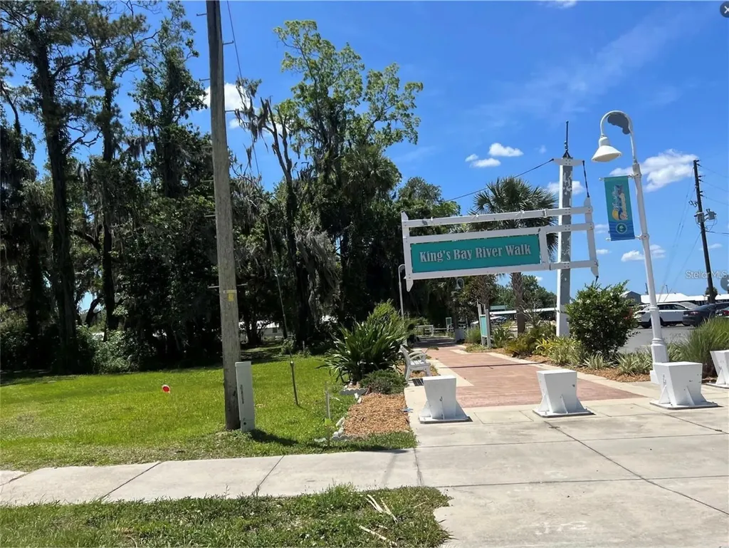 5230 N Whetstone Point Crystal River FL 34428