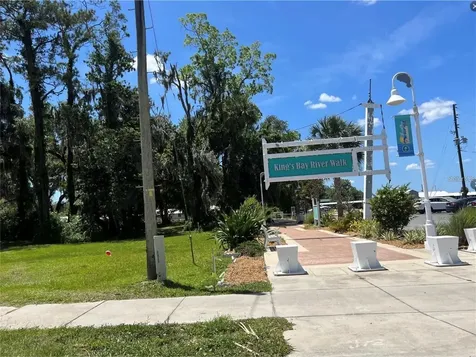 5230 N Whetstone Point Crystal River FL 34428