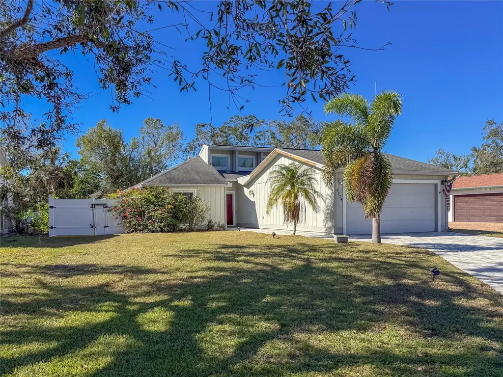 8224 Country Oaks Court Sarasota FL 34243