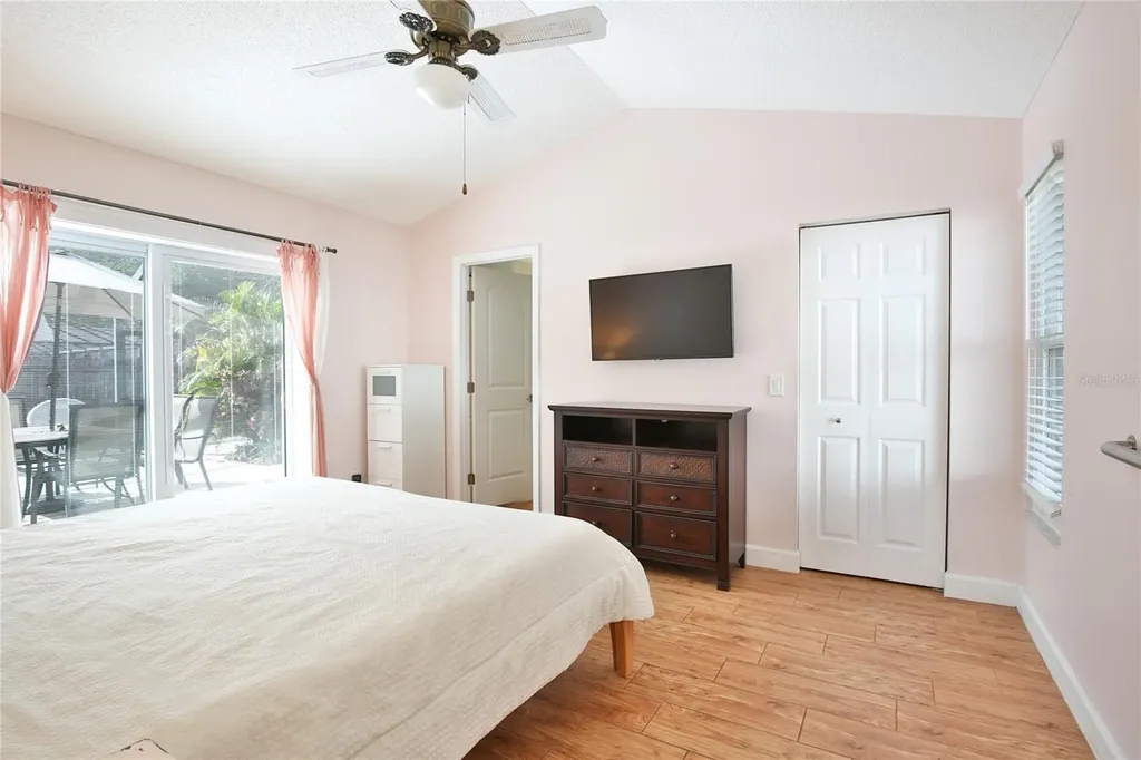 8224 Country Oaks Court Sarasota FL 34243