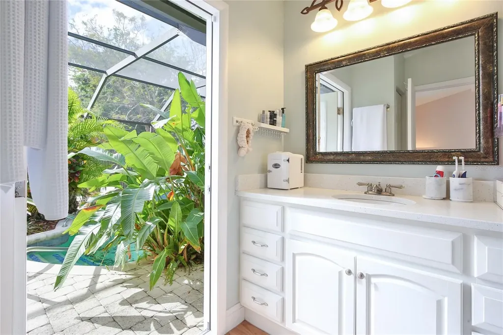 8224 Country Oaks Court Sarasota FL 34243