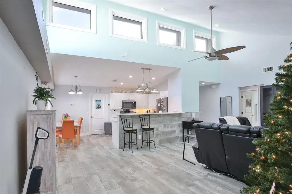 8224 Country Oaks Court Sarasota FL 34243