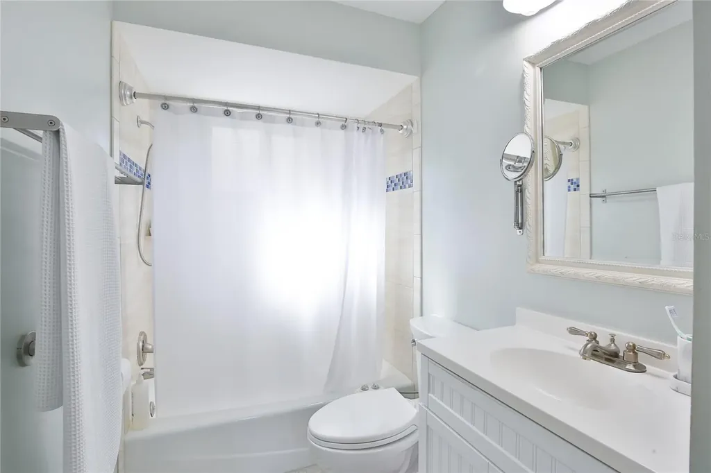 8224 Country Oaks Court Sarasota FL 34243