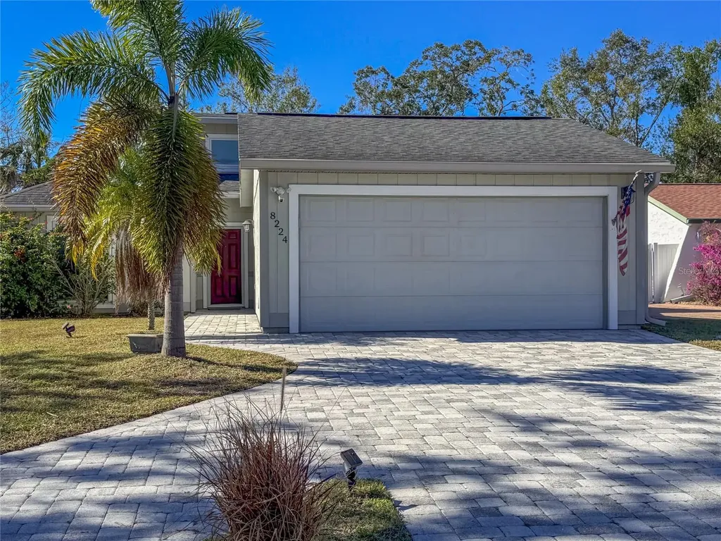 8224 Country Oaks Court Sarasota FL 34243