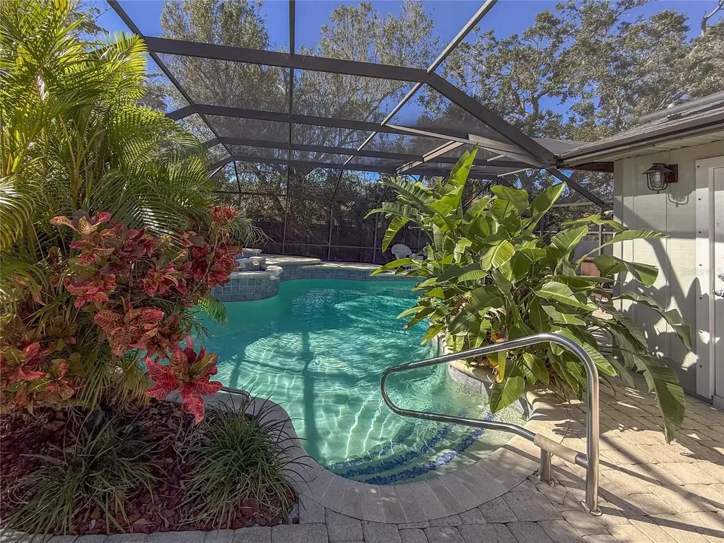 8224 Country Oaks Court Sarasota FL 34243