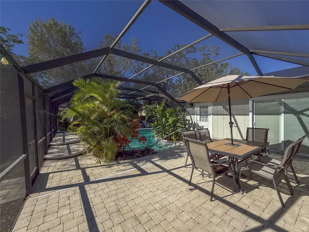 8224 Country Oaks Court Sarasota FL 34243
