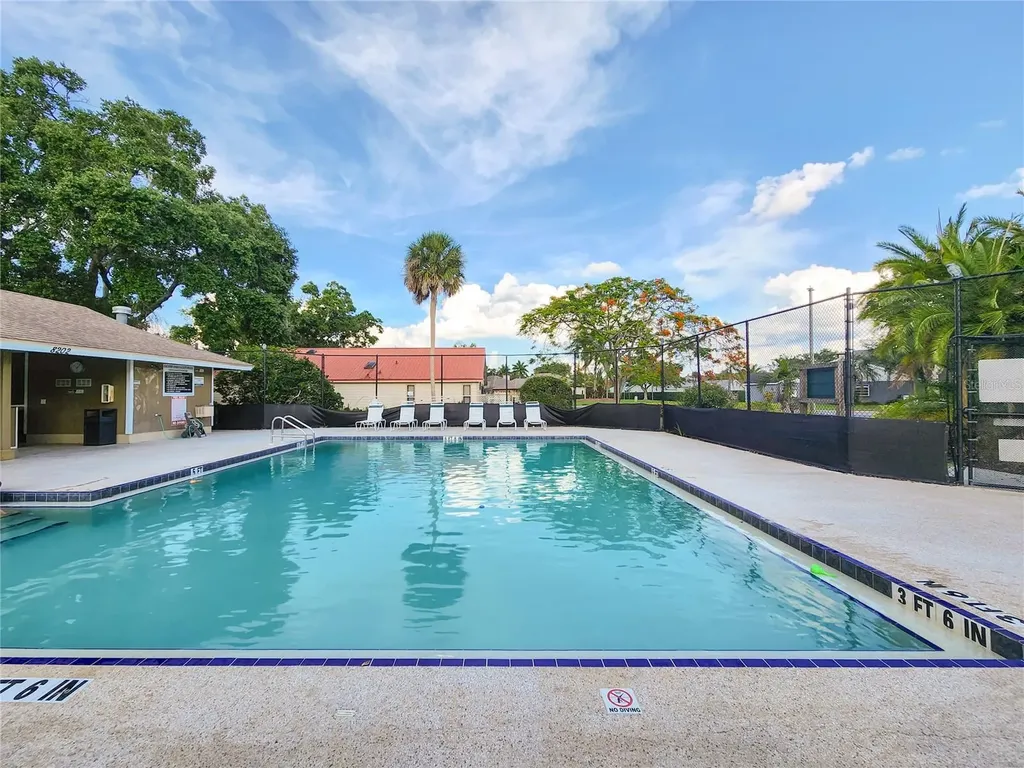 8224 Country Oaks Court Sarasota FL 34243