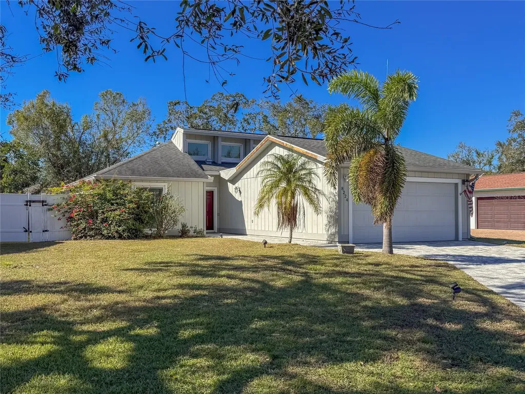 8224 Country Oaks Court Sarasota FL 34243