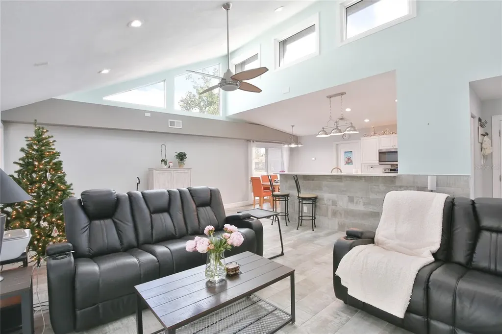 8224 Country Oaks Court Sarasota FL 34243