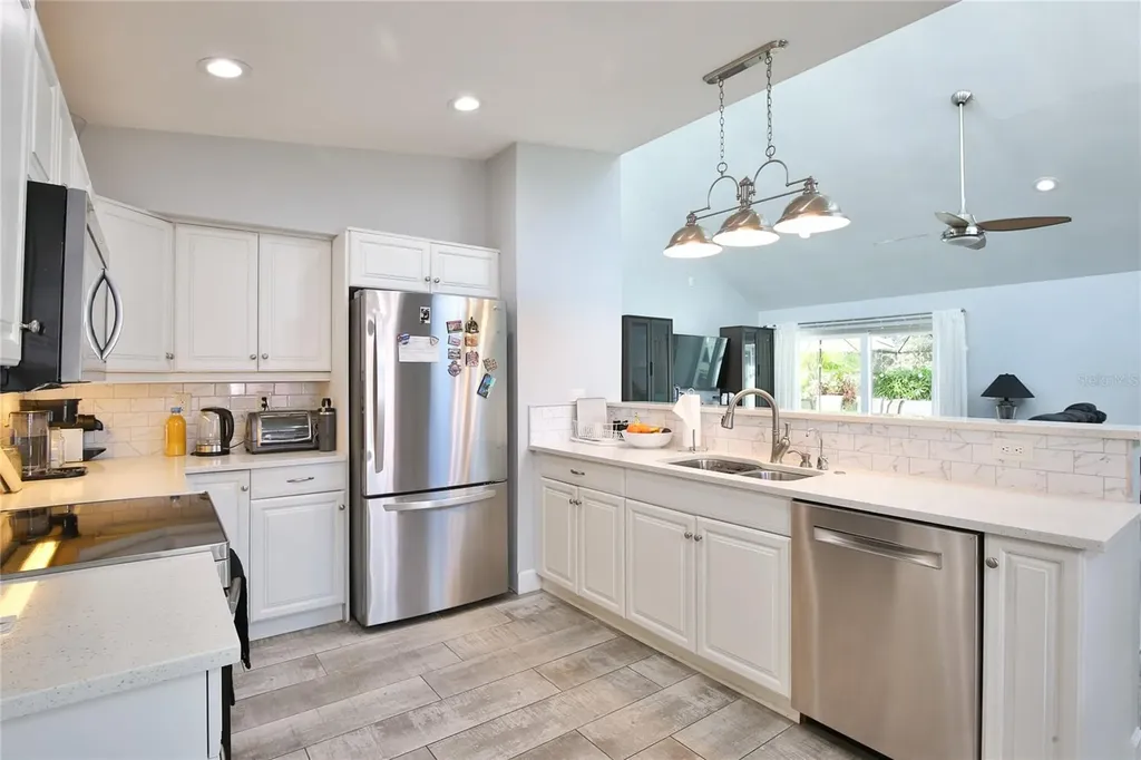 8224 Country Oaks Court Sarasota FL 34243