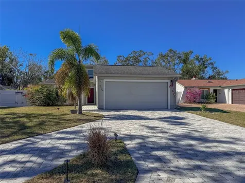 8224 Country Oaks Court Sarasota FL 34243
