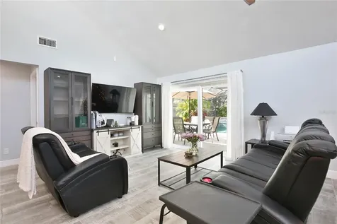 8224 Country Oaks Court Sarasota FL 34243