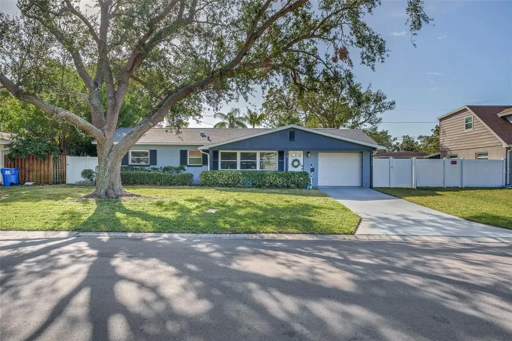 6426 29th Avenue N St Petersburg FL 33710