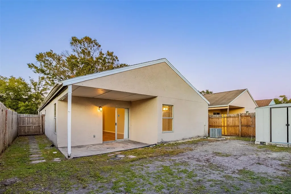 5436 Wood Crossing Street Orlando FL 32811