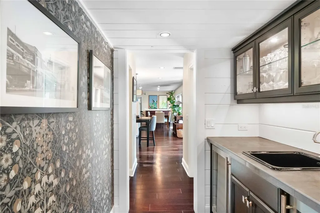 1656 Hillview Street Sarasota FL 34239