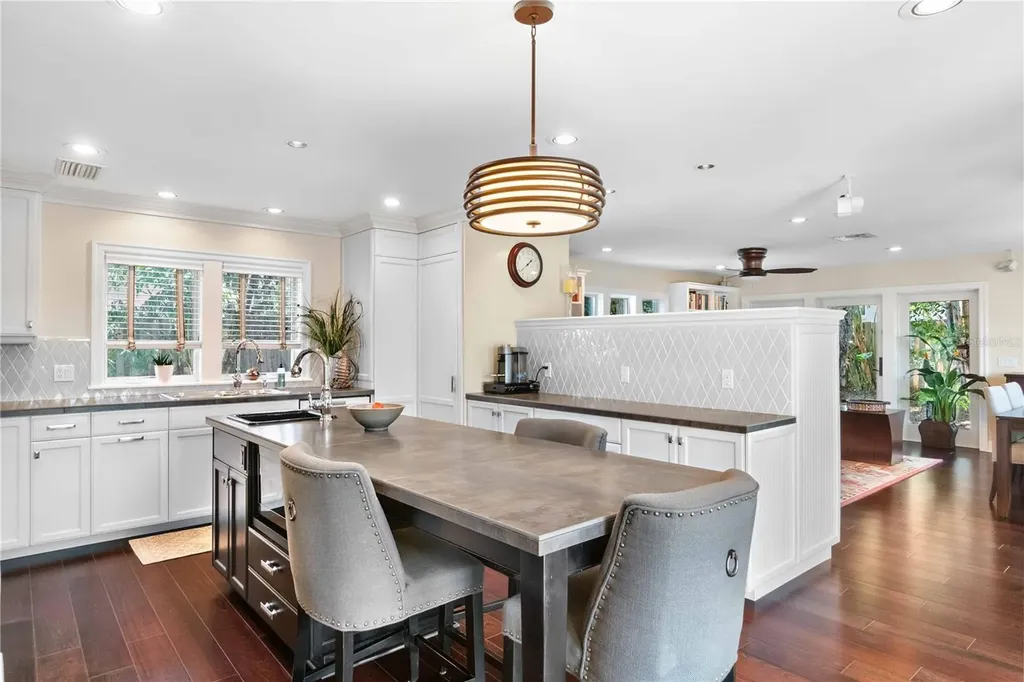 1656 Hillview Street Sarasota FL 34239