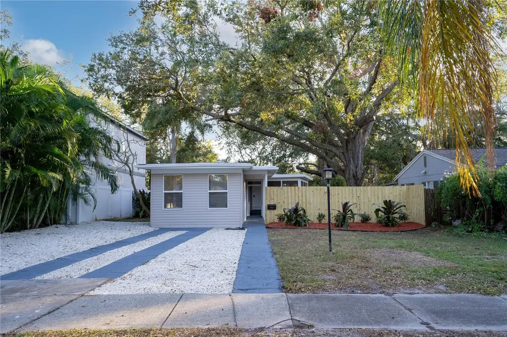 8092 27th Avenue N St Petersburg FL 33710