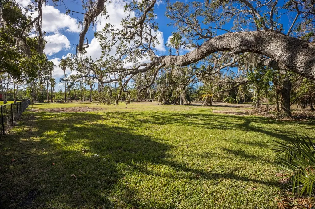 9205 9th Avenue NW Bradenton FL 34209
