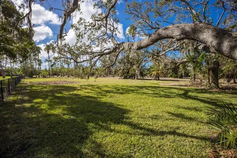 9205 9th Avenue NW Bradenton FL 34209