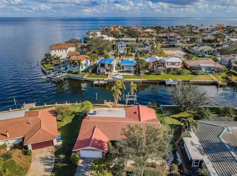 2084 Iowa Avenue NE St Petersburg FL 33703
