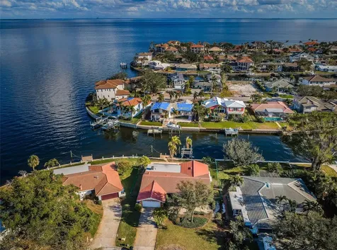2084 Iowa Avenue NE St Petersburg FL 33703
